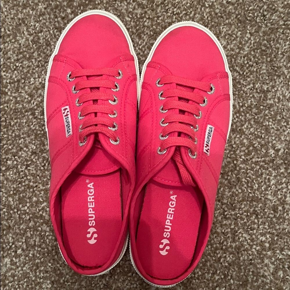 SUPERGA  unisex men’s size 6.5. Women’s 8